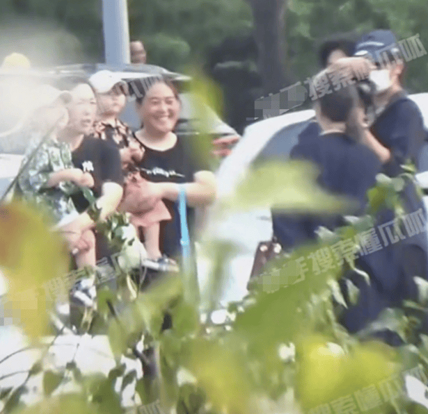 陈坤被拍到带双胞胎男孩吃饭！曾发文否认有两个新孩子