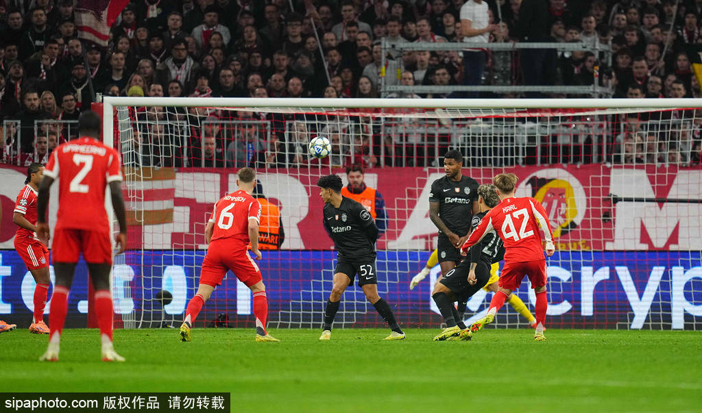 欧冠-17岁卡尔4场3球阿方索复出 拜仁3-1逆转葡体