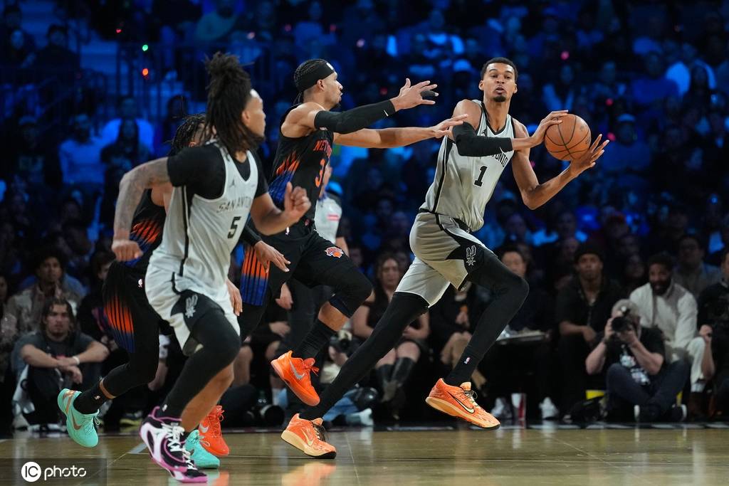 马刺丢NBA杯暴露最大软肋 三后卫平均主义行不通？