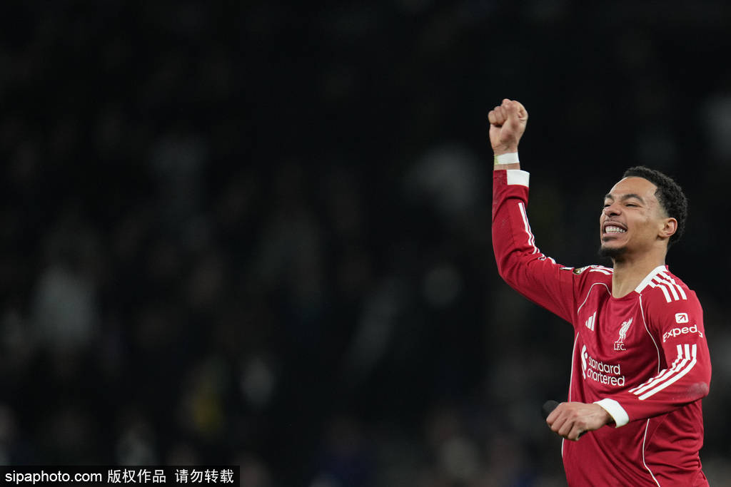 英超-维尔茨助攻伊萨克破门+伤退 利物浦2-1九人热刺