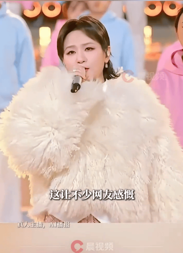 央视主持人在跨年晚会都穿上了厚衣服!网友感慨:孙颖莎说的话含金量还在上升