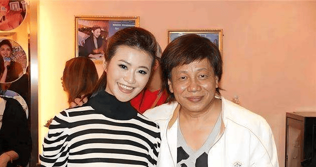 “陈真”梁小龙：定居成都当老板，77岁身手矫健，儿女双全很幸福