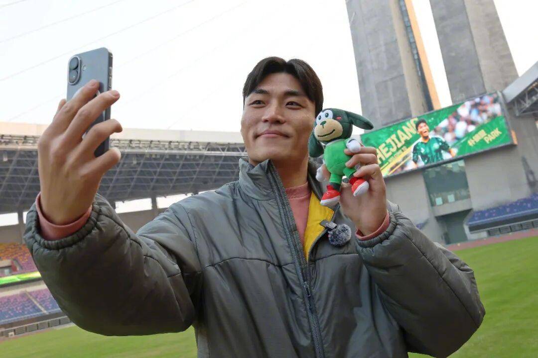 浙江队官宣30岁韩国国脚朴镇燮加盟 他将身披4号战袍