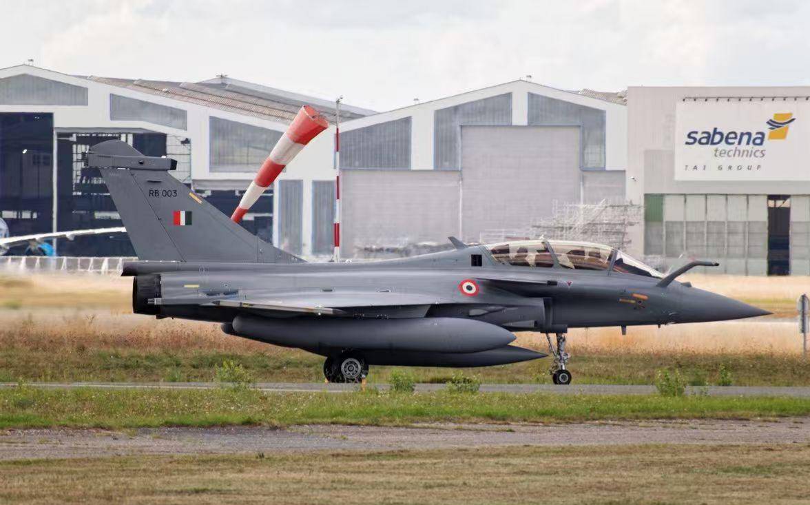 中方官宣实锤！歼-10击落印度战机，巴铁战果比6：0还要大，中国军工凭实力出圈