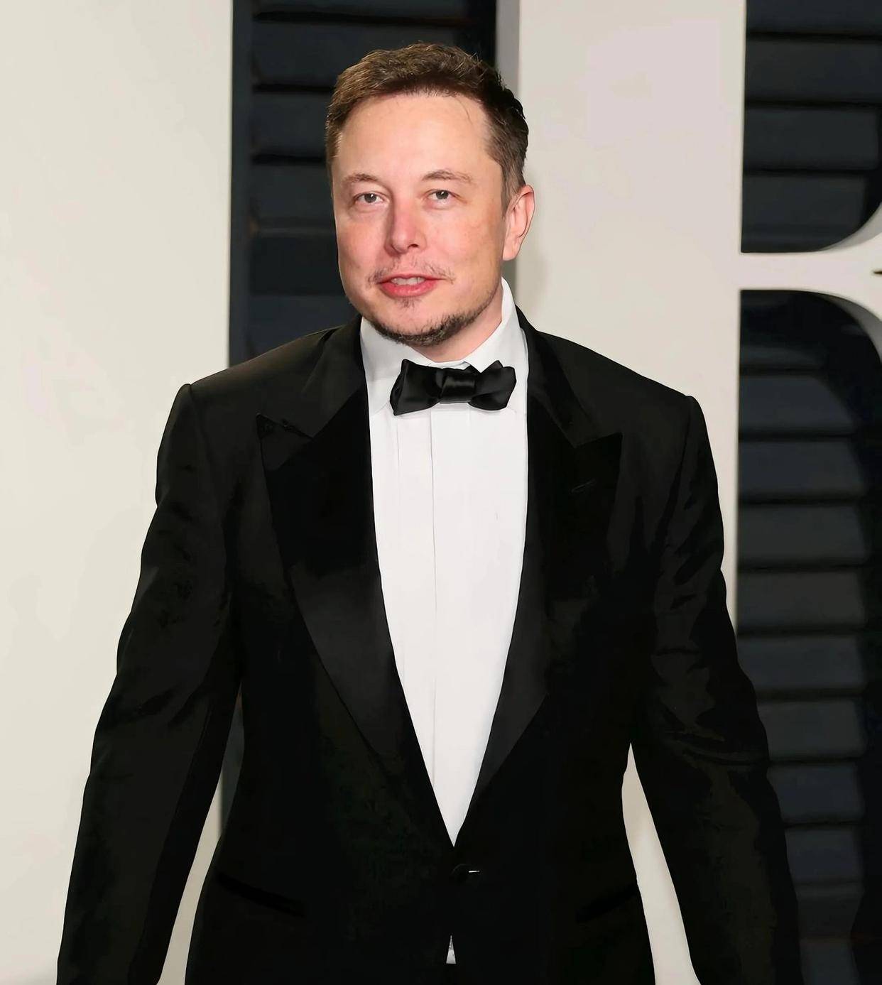 马斯克再出狂言：特斯拉AI芯片迭代周期压缩至9个月汽车业的“摩尔定律”诞生？(图1)