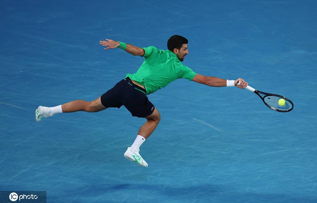 阿尔卡拉斯3-1胜德约 首夺澳网冠军成就生涯全满贯