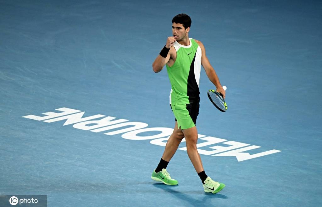 阿尔卡拉斯3-1胜德约 首夺澳网冠军成就生涯全满贯