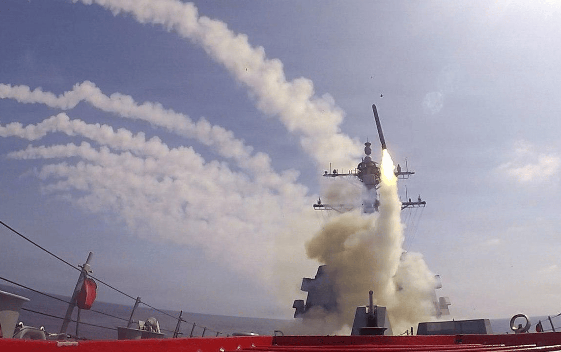 美官员承认：还没碰上中国，仅仅打伊朗，高端武器库存已经见底了