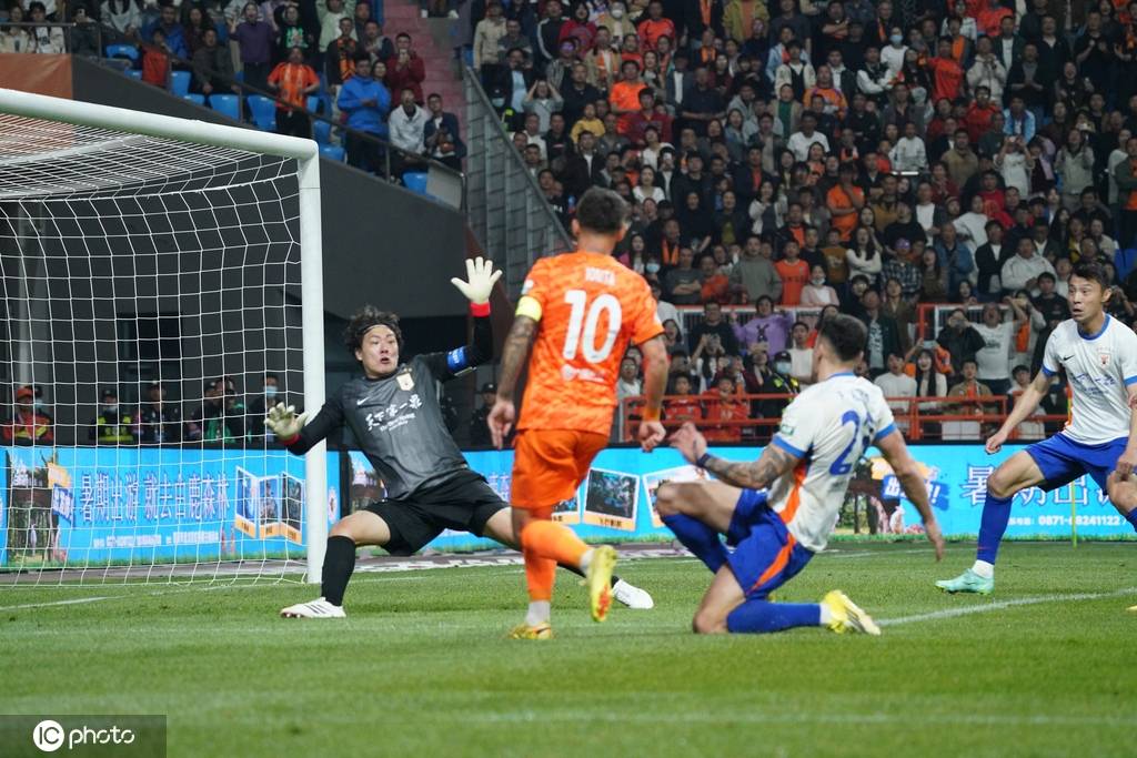 惨案!中超-奥斯卡2射1传约尼查2传1射 云南4-0胜10人泰山