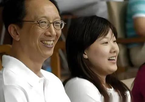 
        相爱24年，老少恋的残酷真相，在伏明霞梁锦松身上展现得淋漓尽致