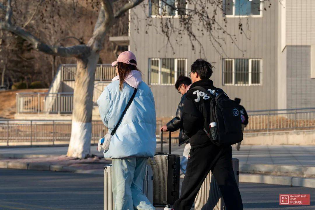 梦回校园，与家人共赴大学之旅的深层寓意