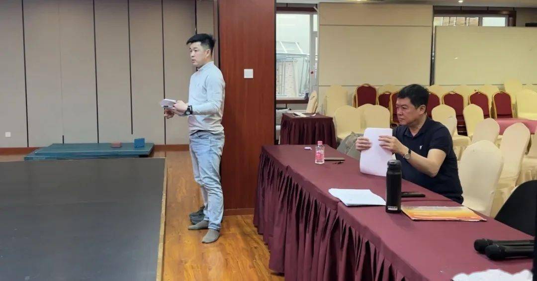 校校长薛鹏飞 辽宁歌舞团附属艺术学校招生办主任，辽宁省舞蹈家协会会员两位老师对学员指导考评30名小学