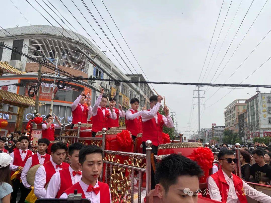 潮阳贵屿街路棚现场！潮汕希哥也领取了双忠纪念物