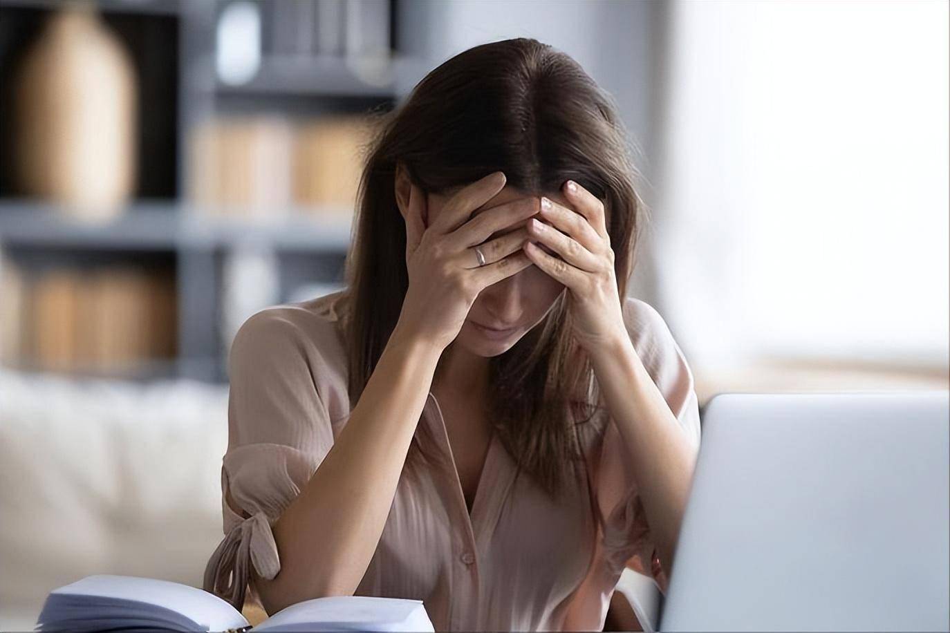 53岁男子突发心梗去世,医生直言:气温上升,心脏不好要少做这些-32岁男子突发心梗怎么办