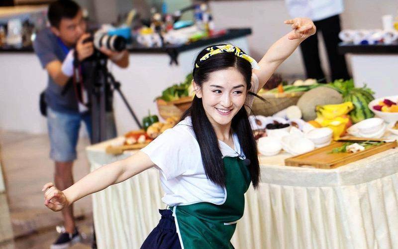 张杰演唱会尺度太大?谢娜吃醋怒发微博:你小子,别太开朗-张杰和谢娜接吻视频