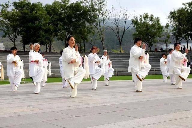 医生多次强调:气温下降,老年人晨练时一定留心,这 3 件事要警惕 医生多次强调:气温下降,老年人晨练时一定留心,这 3 件事要警惕