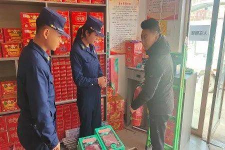 白银市消防救援支队会宁大队开展烟花爆竹销售点消防安全宣传“敲门行动”