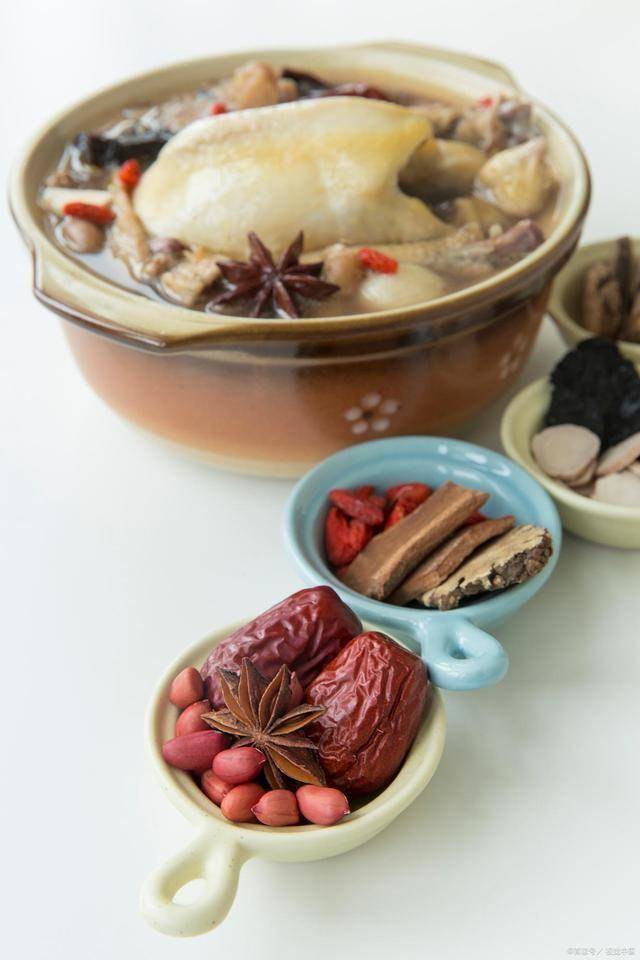 冬至养生必备：美味又滋补的炖鸡中药配方