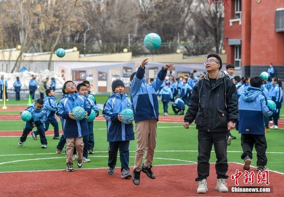 九游娱乐入口我们距离“身体能出汗”的体育课还有多远？