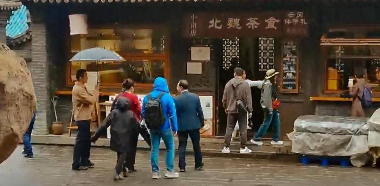 原创郭晶晶带家人到山西品茶，霍中曦13岁变化大，郭妈与女儿太像了