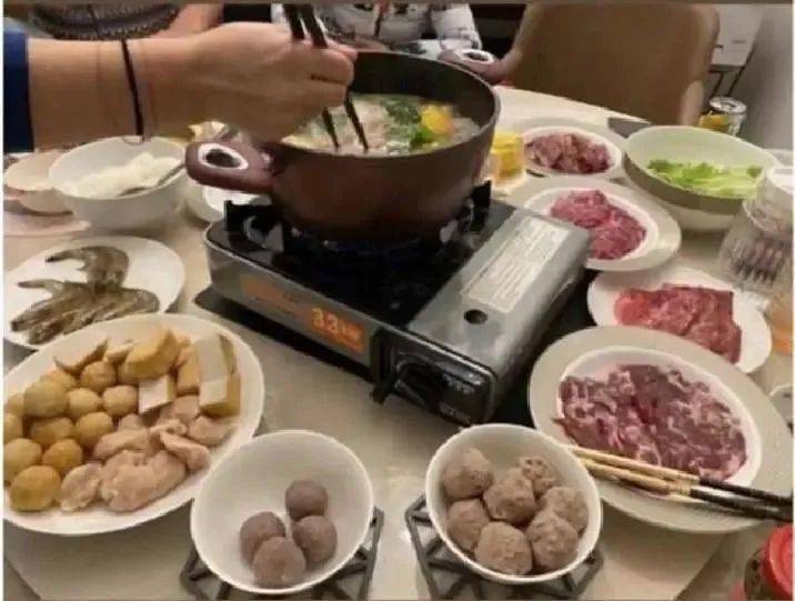 郭晶晶晚餐照走红全网，曝光豪门真相：难怪孩子教育这么好！