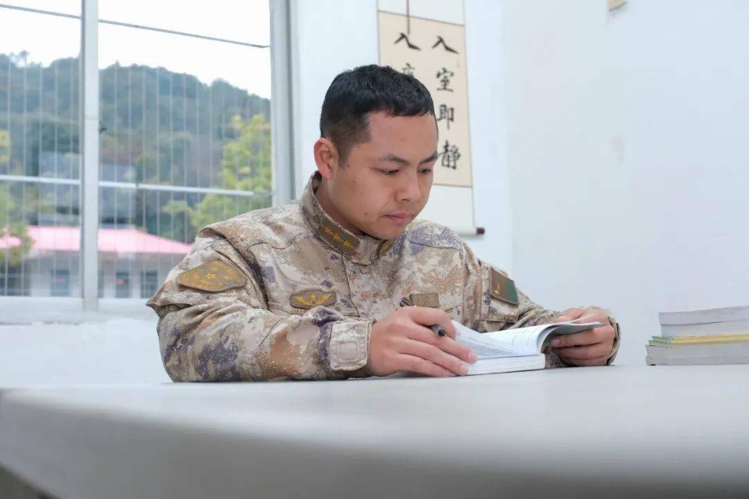 政治指导员，担任兵棋首席教练员！