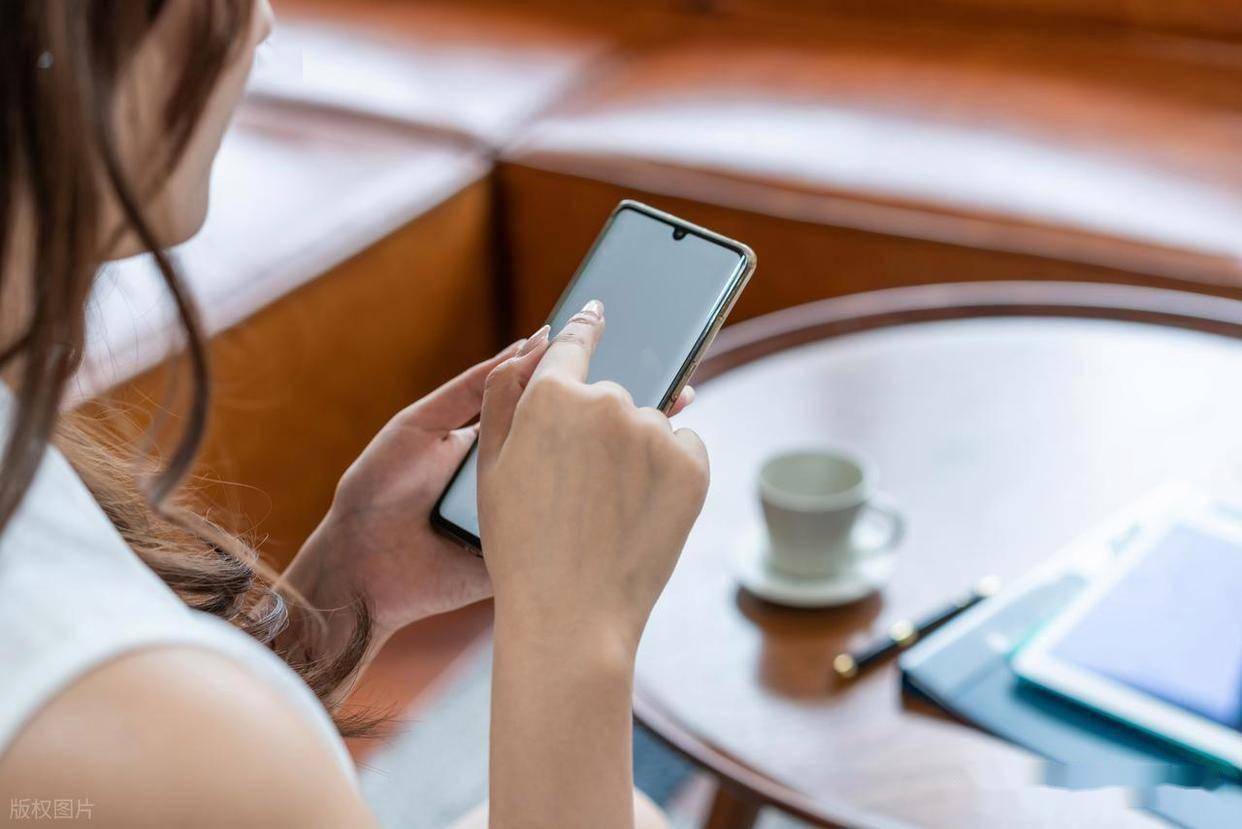 怎么取消来电播报名字？告别尴尬，一招搞定手机来电提醒设置