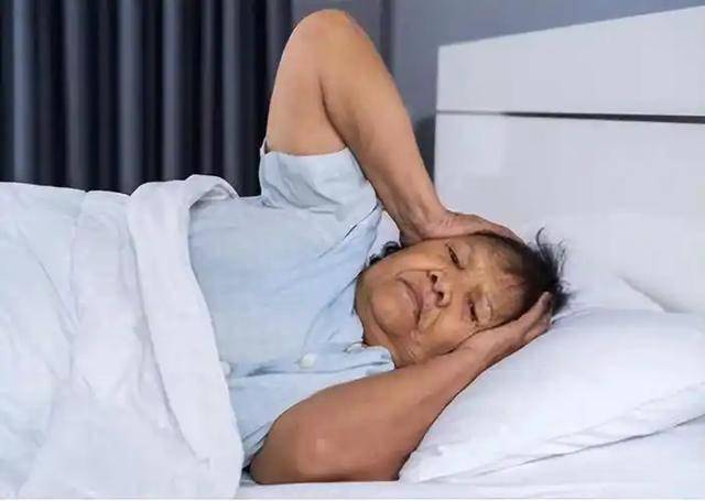 “8小时睡眠论”是错的？医生：年过65岁后，最佳睡眠时间是多久