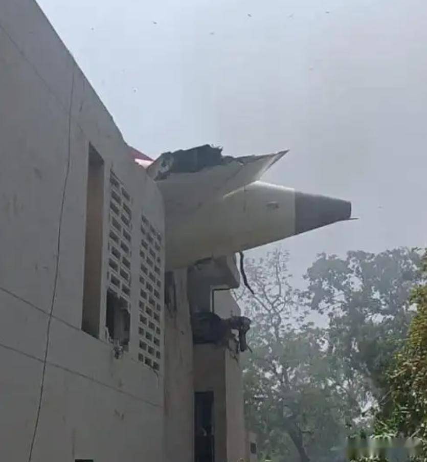 原创             我查了一下印度出事的飞机，不查不知道，一查吓一跳