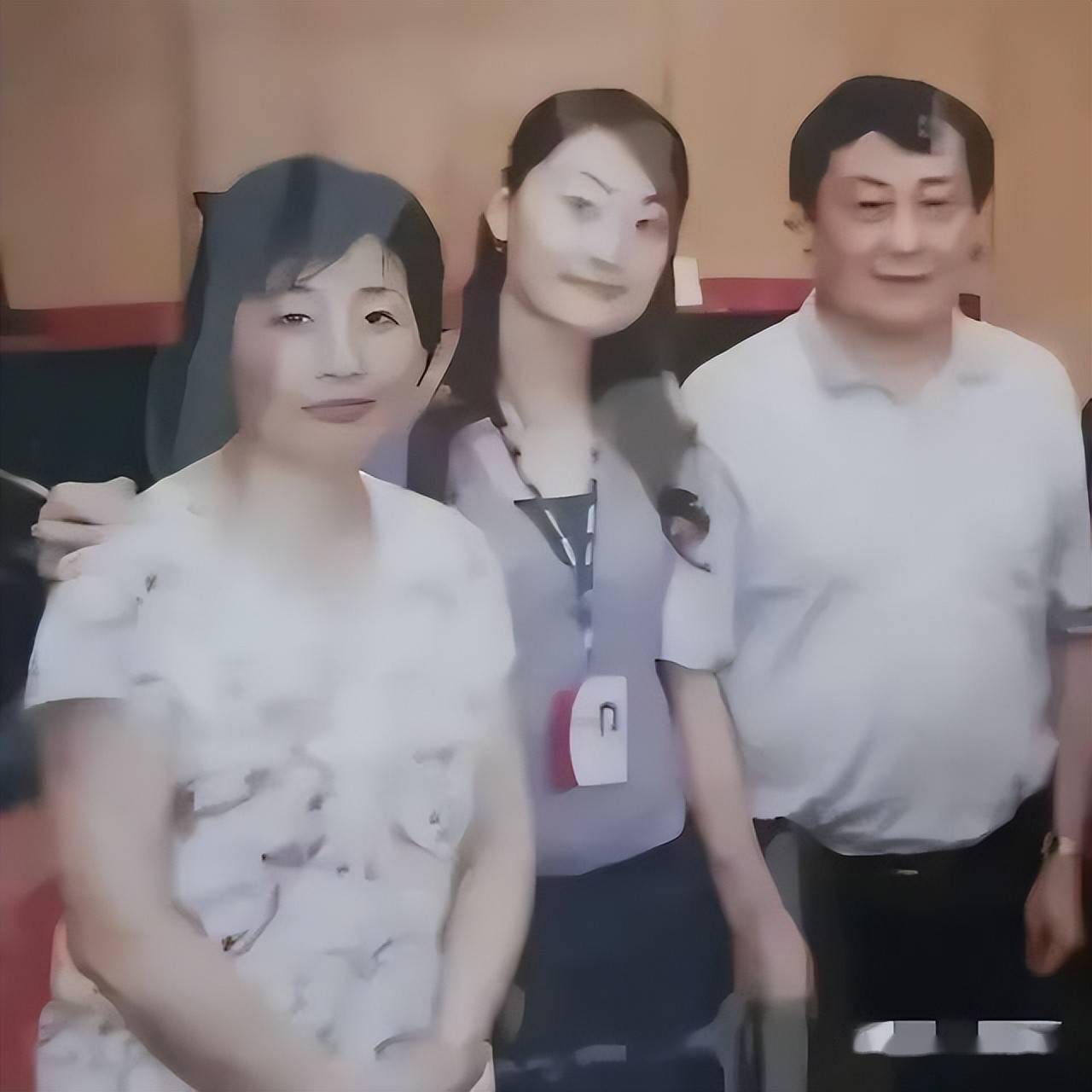 90年代，宗庆后与杜建英的一张合影，彻底揭开宗庆后的隐秘往事！