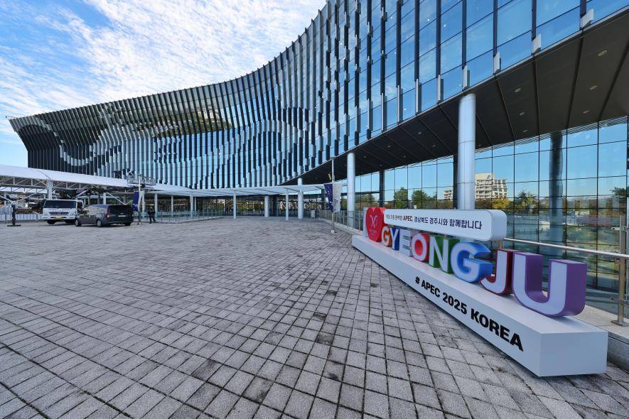 特朗普匆忙回程，或许预示着美国政府可能要发薪，结束停摆！