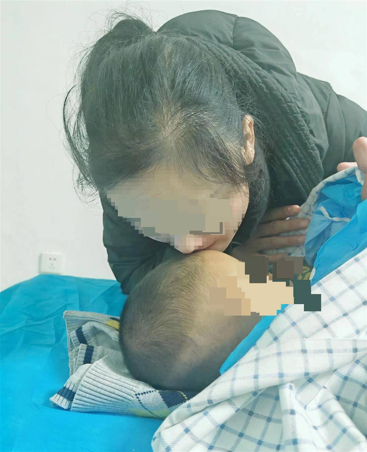 4岁男童药店打针后不幸去世，20多天前刚过生日，当地：相关人员已被控制