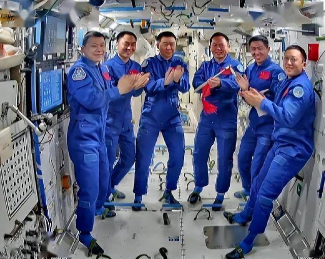 太空碎片威胁升级,神舟二十号飞船遭撞击,6名航天员能否长驻?