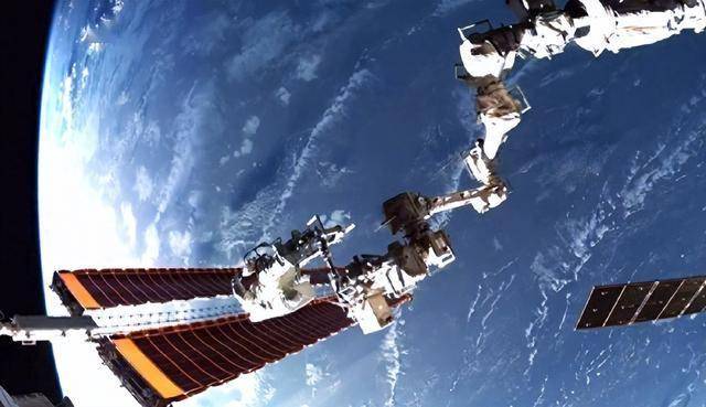 太空碎片威胁升级,神舟二十号飞船遭撞击,6名航天员能否长驻?