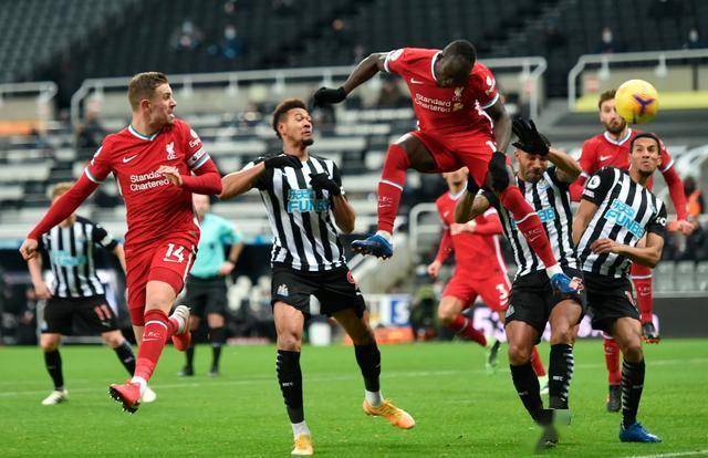 英超神剧本补时绝杀？读秒绝平！曼英格兰足球超级联赛联2-2热刺积分榜瞬间洗牌