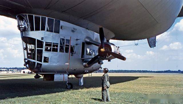 空中与水下的意外邂逅：飞艇对抗潜艇的真实故事