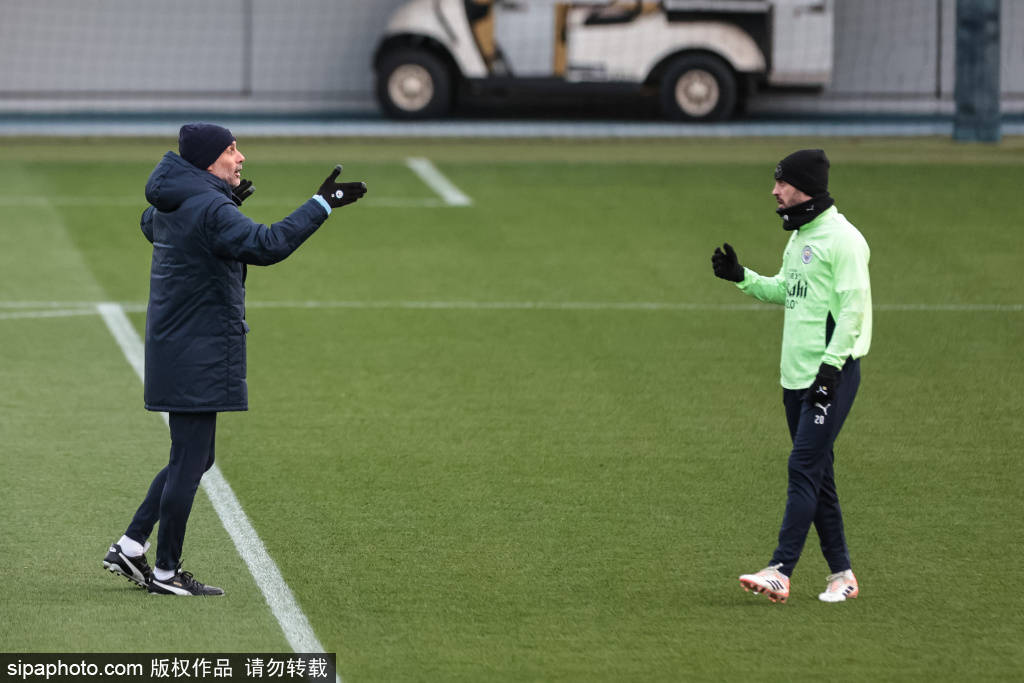 更衣室彻底炸了！阿隆索下课时间确定，皇马高层的最后决策