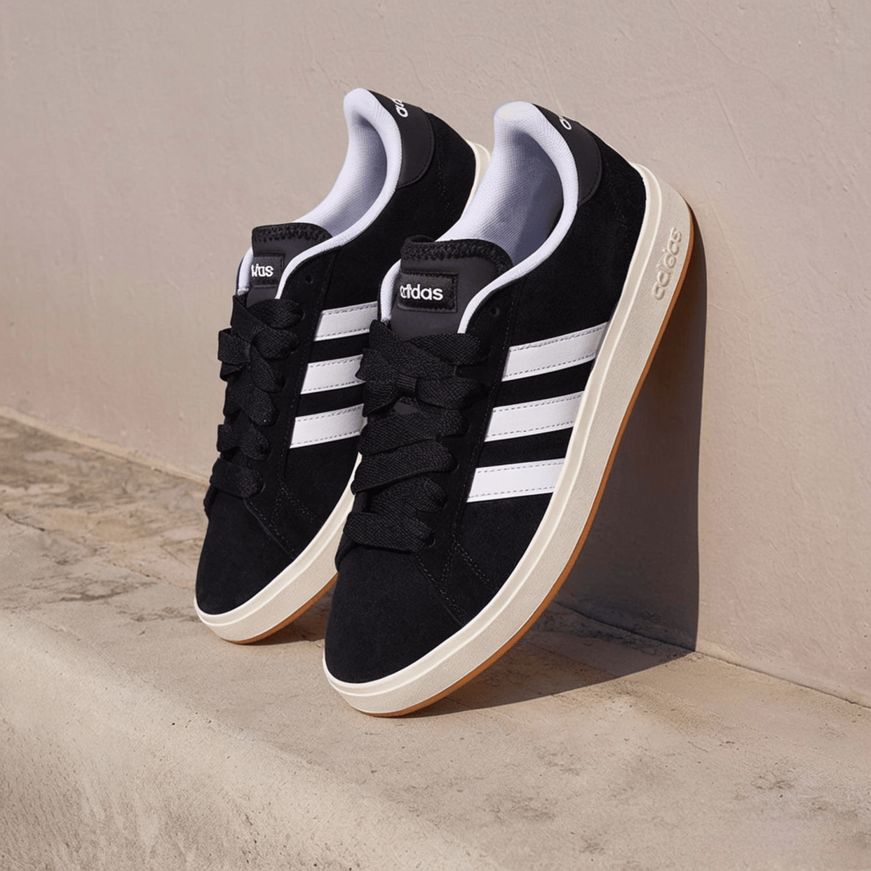 adidas面包鞋GRAND COURT BASE 00s男女同款黑色白色树脂黄38码穿搭推荐_乐鱼官网登录页面/手机版app/体育下载入口