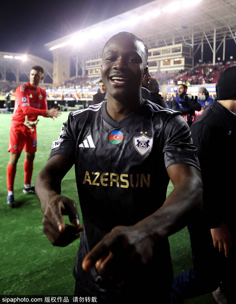 叫扬叔 - 全网最会整活的苏超球迷  足球圈热梗收割机莫雷加德欧冠现场扮演樊振东 小胖笑到没眼看