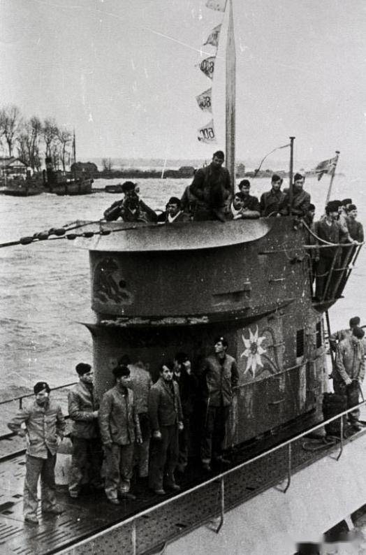 钢铁与狼群:德国重型舰艇与U型艇的远洋围猎