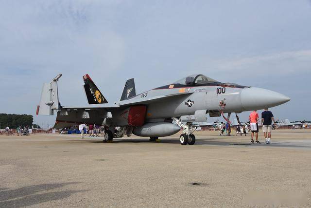 从弃子到全能王：麦道F/A-18“大黄蜂”的逆袭之路