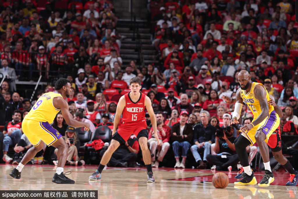 沙奎尔-奥尼尔怒批湖人：火箭靠14记三分在加密网体育馆99-93逆转，系列变数骤增