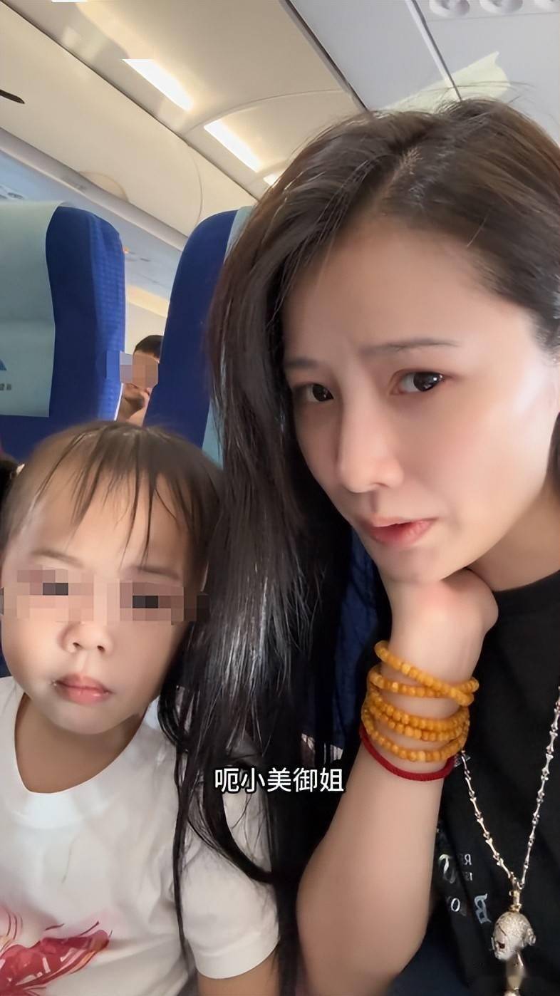 知名网红“表妹李KK”自曝破产！未婚生女后掉粉百万转行卖小吃