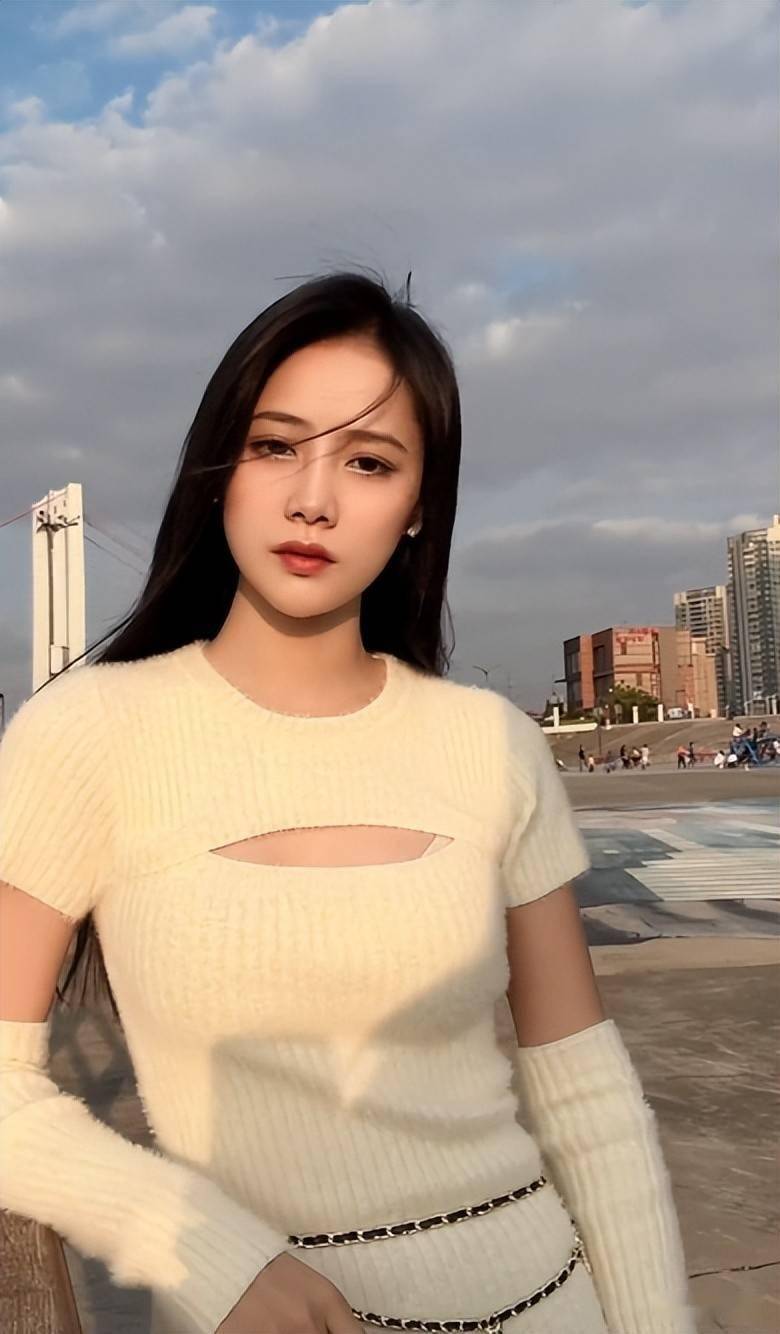 知名网红“表妹李KK”自曝破产！未婚生女后掉粉百万转行卖小吃