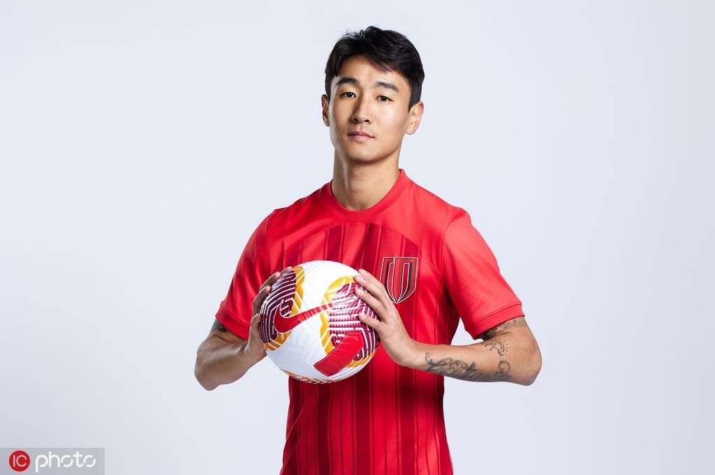 成都蓉城新赛季写真韦世豪艾克森领衔组图