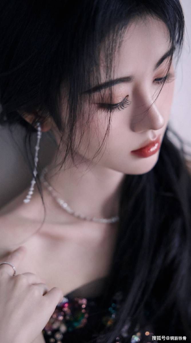 鞠婧祎换新头像啦！金发造型惊艳网友。-搜狐大视野-搜狐新闻