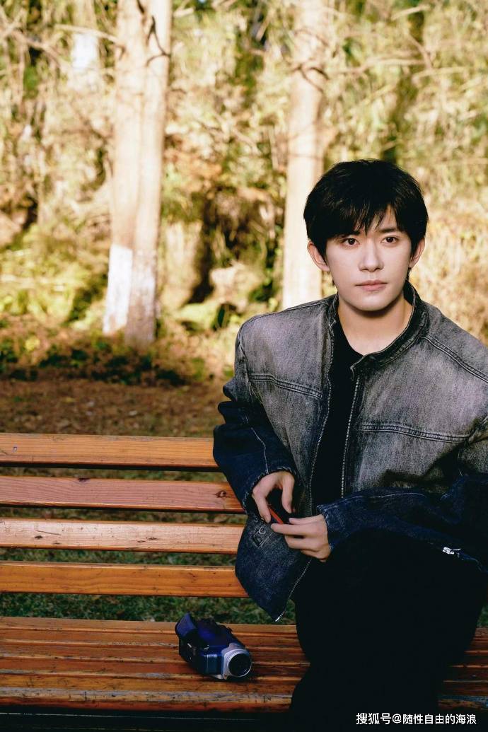 易烊千玺最新造型春日男友的既视感帅气十足