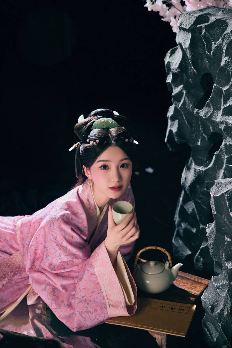 毛晓彤国风汉服写真:魅力女神