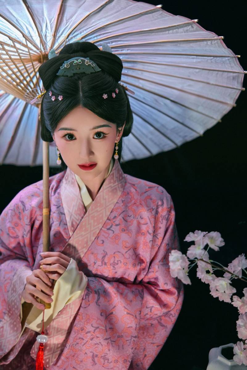 毛晓彤国风汉服写真:魅力女神