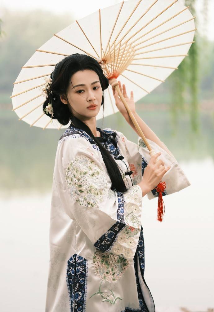 《雪中悍刀行》青鸟唯美汉服